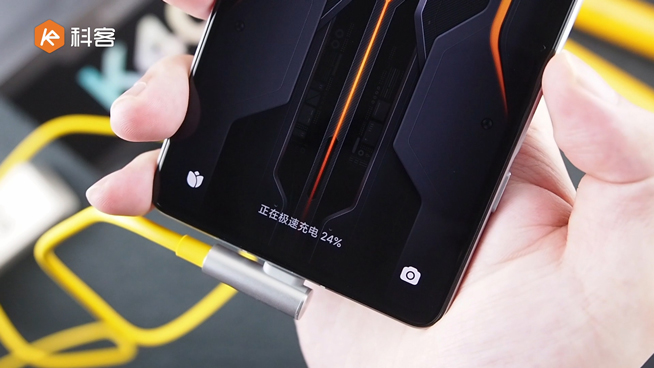 Redmi K40游戲版上手：1999元起降維打擊！游戲?qū)崪y(cè)表現(xiàn)如何？