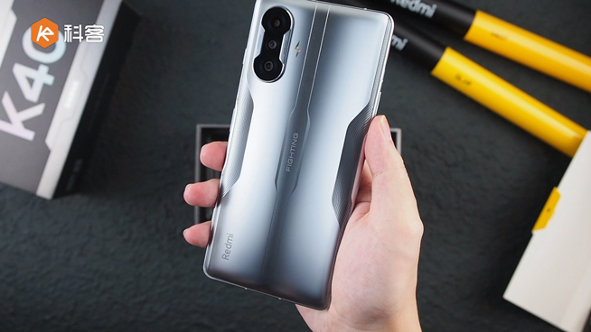 Redmi K40游戲版上手：1999元起降維打擊！游戲?qū)崪y(cè)表現(xiàn)如何？