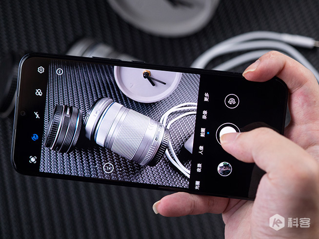 榮耀Play5評測：疾速66W超級快充真香，輕薄與均衡兼顧