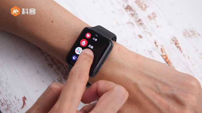 OPPO Watch 2上手：從來沒有過的流暢快感！首創(chuàng)雙擎混動(dòng)長(zhǎng)續(xù)航