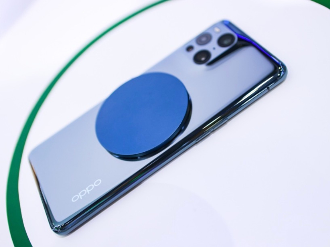 OPPO MagVOOC磁吸閃充首次亮相：40W無線閃充體驗(yàn)完勝蘋果！