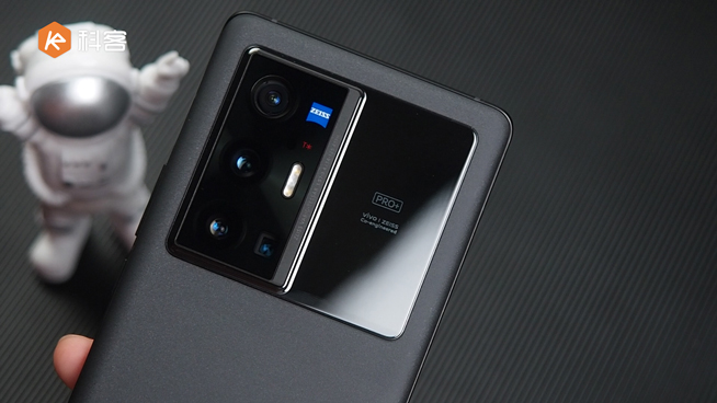 vivo X70 Pro+上手體驗(yàn)：拍攝實(shí)力沖上天花板！至黑配色全系最佳