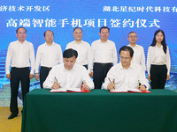 ?吉利董事長李書福操盤開啟高端智能手機業(yè)務(wù)，服務(wù)全球市場