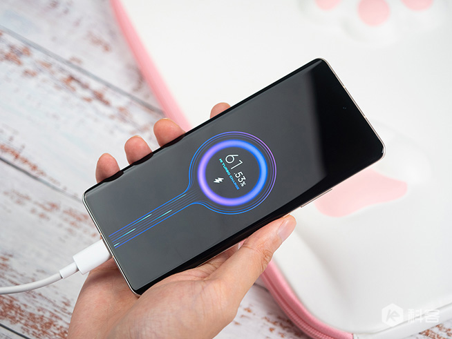 小米Civi怦怦粉開箱圖賞：輕薄自拍巔峰，怦然心動(dòng)