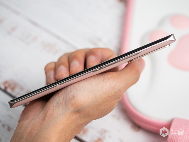 小米Civi怦怦粉開箱圖賞：輕薄自拍巔峰，怦然心動(dòng)