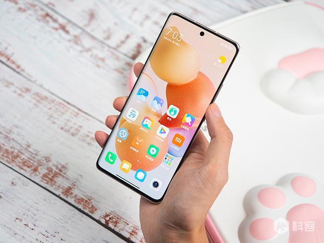 小米Civi怦怦粉開箱圖賞：輕薄自拍巔峰，怦然心動(dòng)