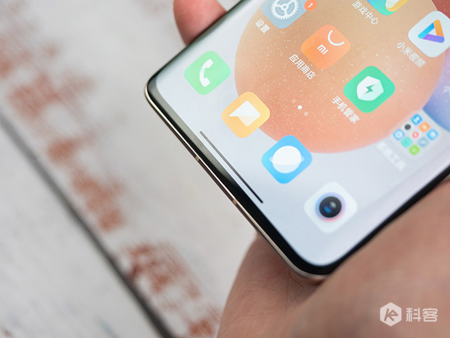 小米Civi怦怦粉開箱圖賞：輕薄自拍巔峰，怦然心動(dòng)