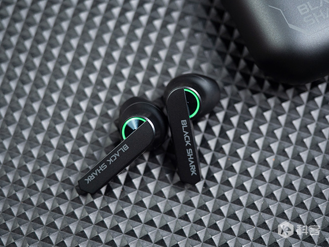 黑鯊鳳鳴真無線藍(lán)牙耳機(jī)體驗(yàn)：特立獨(dú)行，超低延遲愛了