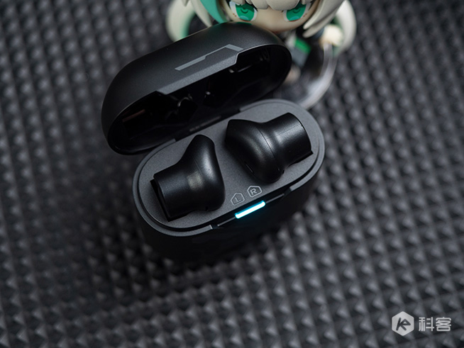 黑鯊鳳鳴真無線藍(lán)牙耳機(jī)體驗(yàn)：特立獨(dú)行，超低延遲愛了