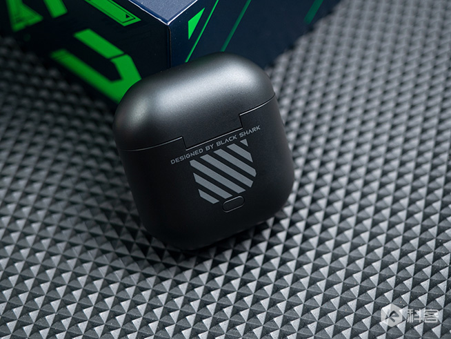 黑鯊鳳鳴真無線藍(lán)牙耳機(jī)體驗(yàn)：特立獨(dú)行，超低延遲愛了
