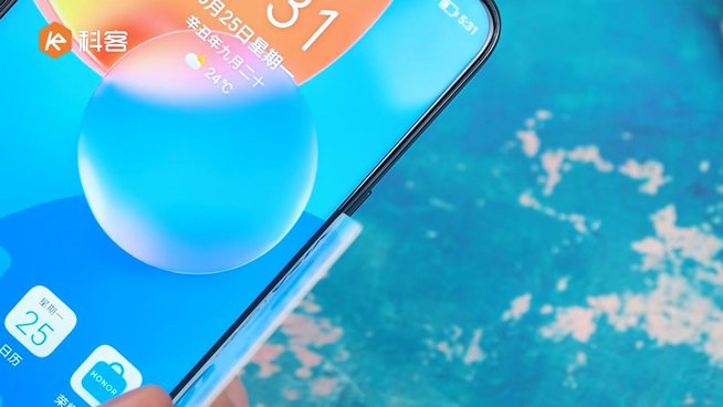 榮耀Play5 活力版上手體驗(yàn)：超窄黑邊高屏占比！66W超級(jí)快充瞬間回滿