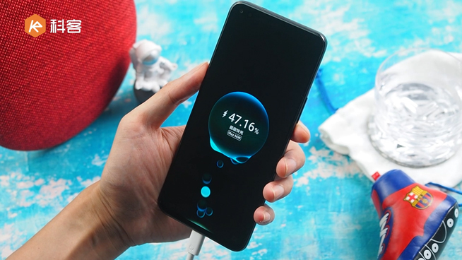 榮耀Play5 活力版上手體驗(yàn)：超窄黑邊高屏占比！66W超級(jí)快充瞬間回滿