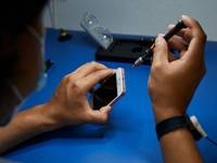 蘋果推出自助維修計(jì)劃：iPhone 12/13嘗鮮！原裝零件自己動(dòng)手修