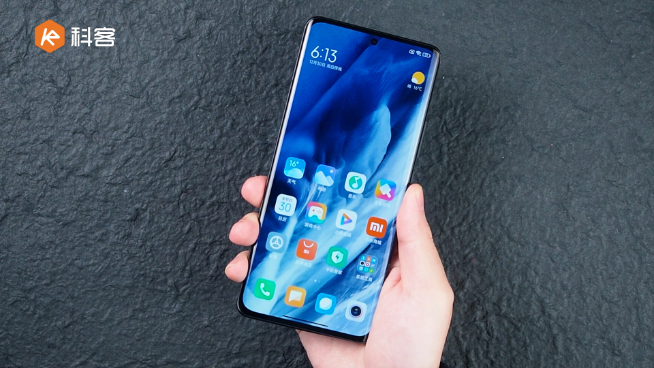 小米12 Pro上手體驗：馴服驍龍8有一手？設(shè)計重鑄質(zhì)感提升更高端！