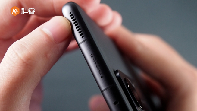 小米12 Pro上手體驗：馴服驍龍8有一手？設(shè)計重鑄質(zhì)感提升更高端！