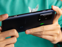 黑鯊5 Pro上手體驗(yàn)：被動(dòng)散熱最強(qiáng)王者？玩《原神》穩(wěn)不穩(wěn)得?。?>&nbsp;</a></div>
                                    <div   id=