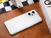 ?真我Q5 Pro上手體驗：棋盤格新設計老味道！千元80W閃充夠不夠香？