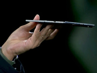 MIX FOLD 2押注輕薄欲逆襲，雷軍揭秘小米汽車500多天干了啥