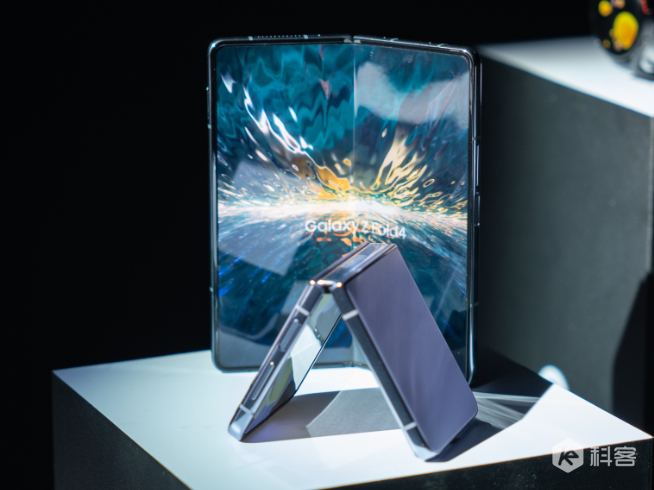 細(xì)節(jié)升級(jí)更輕盈！三星Galaxy Z Fold4/Flip4現(xiàn)場(chǎng)上手