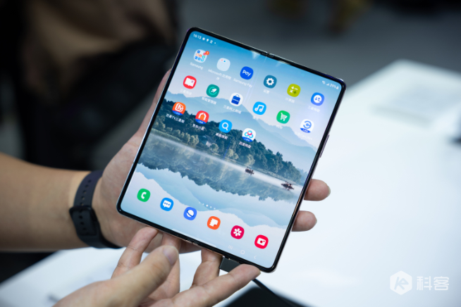 細(xì)節(jié)升級(jí)更輕盈！三星Galaxy Z Fold4/Flip4現(xiàn)場(chǎng)上手
