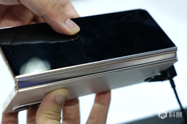 細(xì)節(jié)升級(jí)更輕盈！三星Galaxy Z Fold4/Flip4現(xiàn)場(chǎng)上手