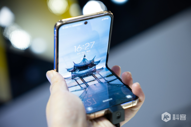 細(xì)節(jié)升級(jí)更輕盈！三星Galaxy Z Fold4/Flip4現(xiàn)場(chǎng)上手