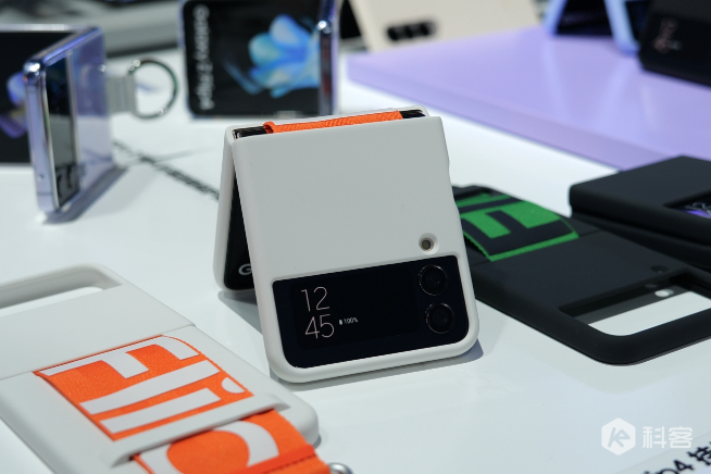 細(xì)節(jié)升級(jí)更輕盈！三星Galaxy Z Fold4/Flip4現(xiàn)場(chǎng)上手