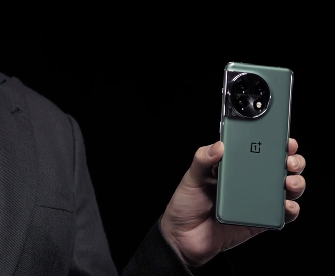 深入點評一加11：當(dāng)真是勁爆價格？三星E4屏和這些細節(jié)將就了