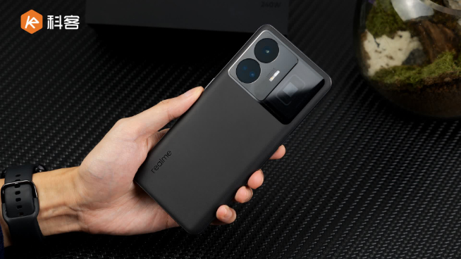 真我GT Neo5體驗：240W秒充帶你狂飆！1TB頂配僅3499元開卷