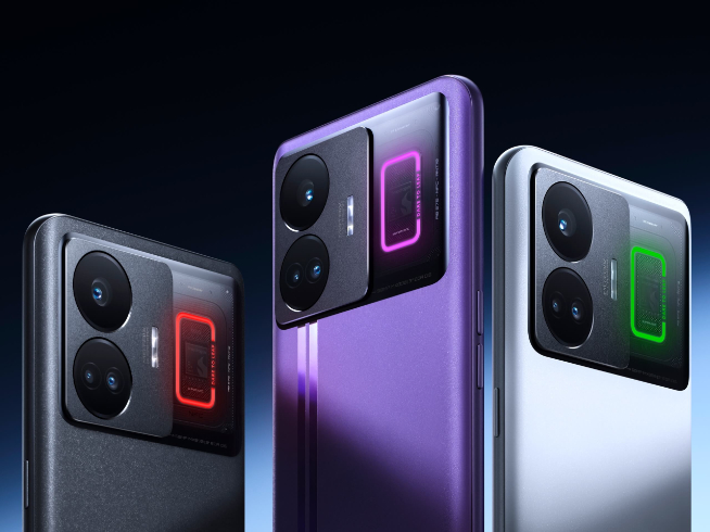 驍龍7+安兔兔跑分曝光：輕松破百萬(wàn)分 真我首發(fā)給聯(lián)發(fā)科重?fù)簦?/></p><p>　　據(jù)網(wǎng)絡(luò)上最新曝光，全新驍龍7+的安兔兔跑分已出爐，跑分輕松突破100萬(wàn)，相比起對(duì)位的天璣8200（88萬(wàn)分）要猛很多，這壓力又來(lái)到聯(lián)發(fā)科上了！據(jù)悉，驍龍7+擁有1 x 2.95GHz超大核+3 x 2.5GHz大核+4 x 1.79GHz小核心，總共八核心，GPU則是Adreno 730。這更像是驍龍8+的降頻版本，直接接手低頻驍龍8+的市場(chǎng)。</p><p><img src=