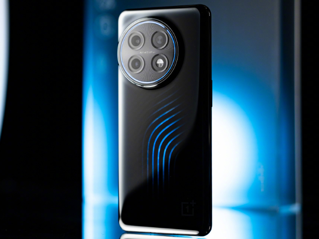 主動(dòng)液冷散熱提前內(nèi)卷？一加11概念版亮相MWC 2023