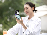 moto razr 40系列推兩款新機：小折疊新低價，外屏新天花板