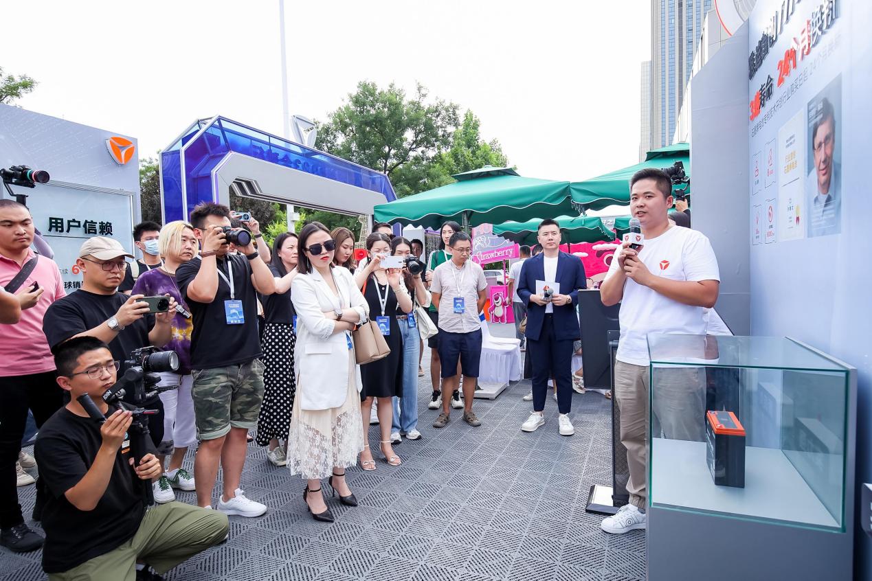 王者風范盡顯！雅迪冠能豪華旗艦新品刷新行業(yè)新高度