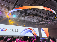 2023 vivo開發(fā)者大會公布四大成果，iQOO 12真機現(xiàn)身