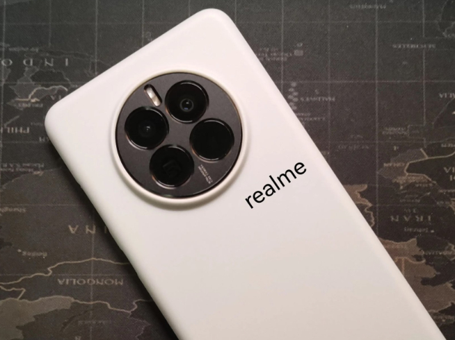 真我GT5 Pro光預(yù)熱不定檔：要做同檔最強(qiáng)？拿主攝去當(dāng)潛望式長(zhǎng)焦