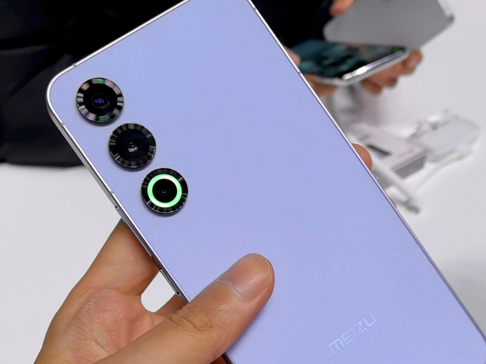 魅族21和AR眼鏡MYVU體驗(yàn)：有進(jìn)步但不大，好戲在后頭？