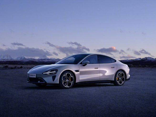 盧偉冰接棒雷軍發(fā)布小米14 Ultra：幾乎推倒重做！影像很頂春節(jié)后見