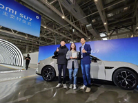 大定超10萬(wàn)鎖單超4萬(wàn)！雷軍親自交付首批小米SU7創(chuàng)始版