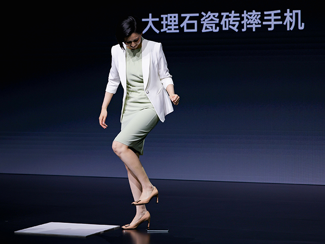 OPPO K12發(fā)布：不怕摔不怕刮的千元機，5500mAh電池配百瓦閃充