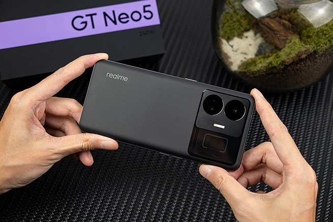 真我GT Neo6發(fā)布：有點(diǎn)自信的定價(jià)，有點(diǎn)將就的升級(jí)