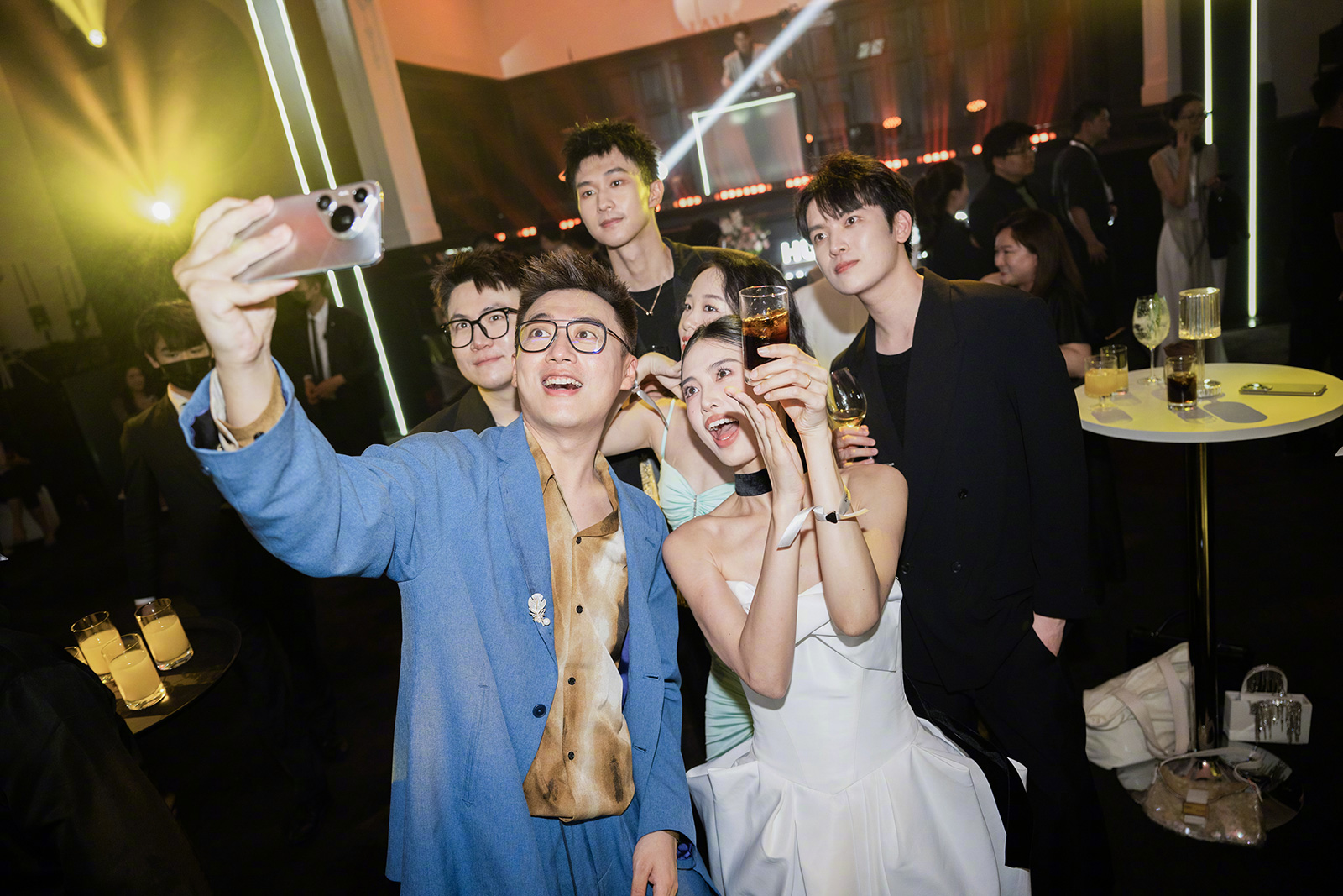 華為Pura 70銳意風(fēng)尚之夜閃耀上海，不愧是時(shí)尚圈新名片