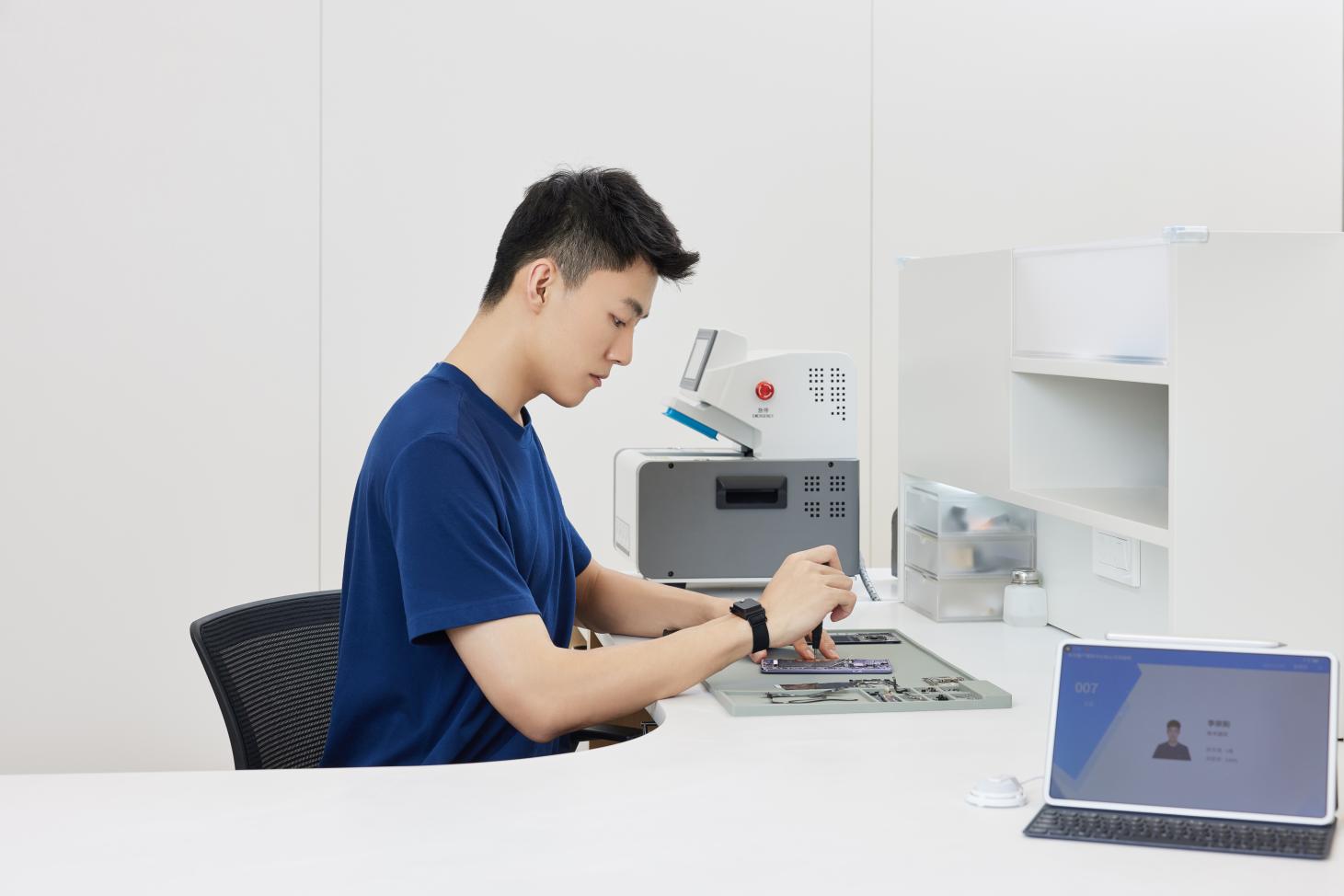 華為服務(wù)日驚喜加碼！2025年升級三大權(quán)益，惠及更多消費者