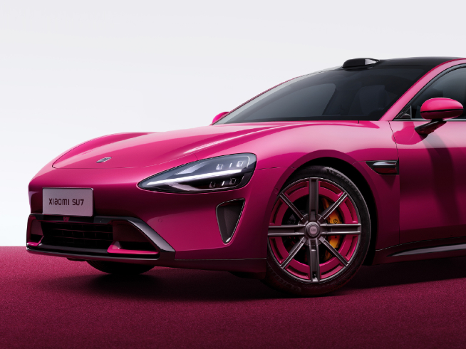 小姐姐首選新配色？小米SU7小米15周年限定色璀璨洋紅登場！