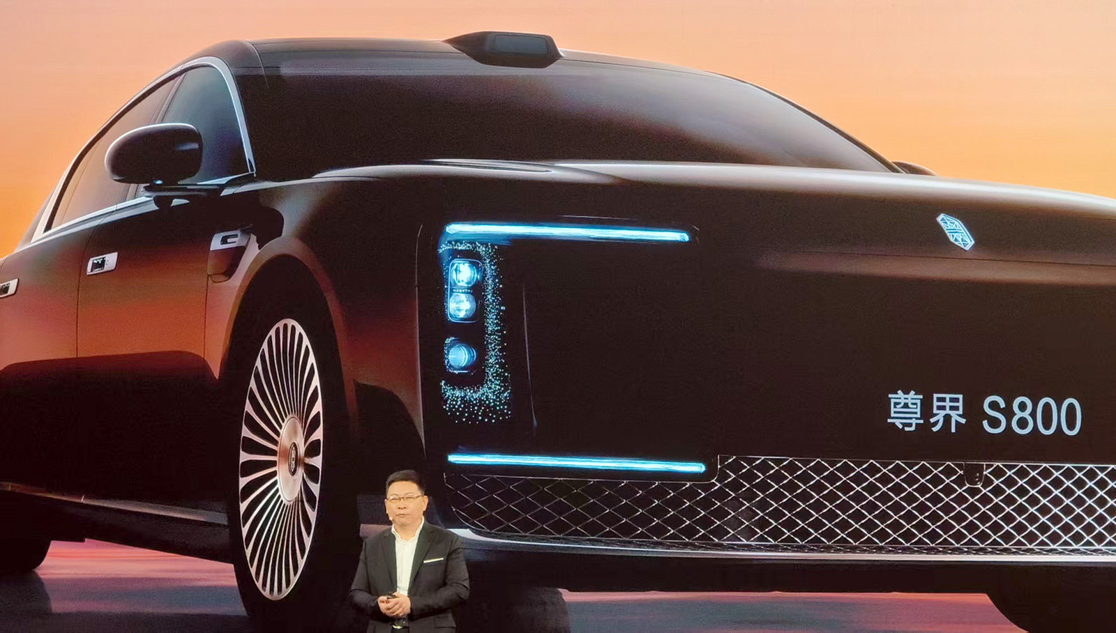 百萬級(jí)豪車尊界S800六大技術(shù)解鎖！余承東：自主智能躍遷，5月上市