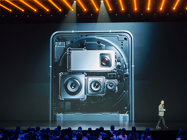 多重驚喜！小米SU7 Ultra發(fā)售2小時大定破萬，15 Ultra爭氣