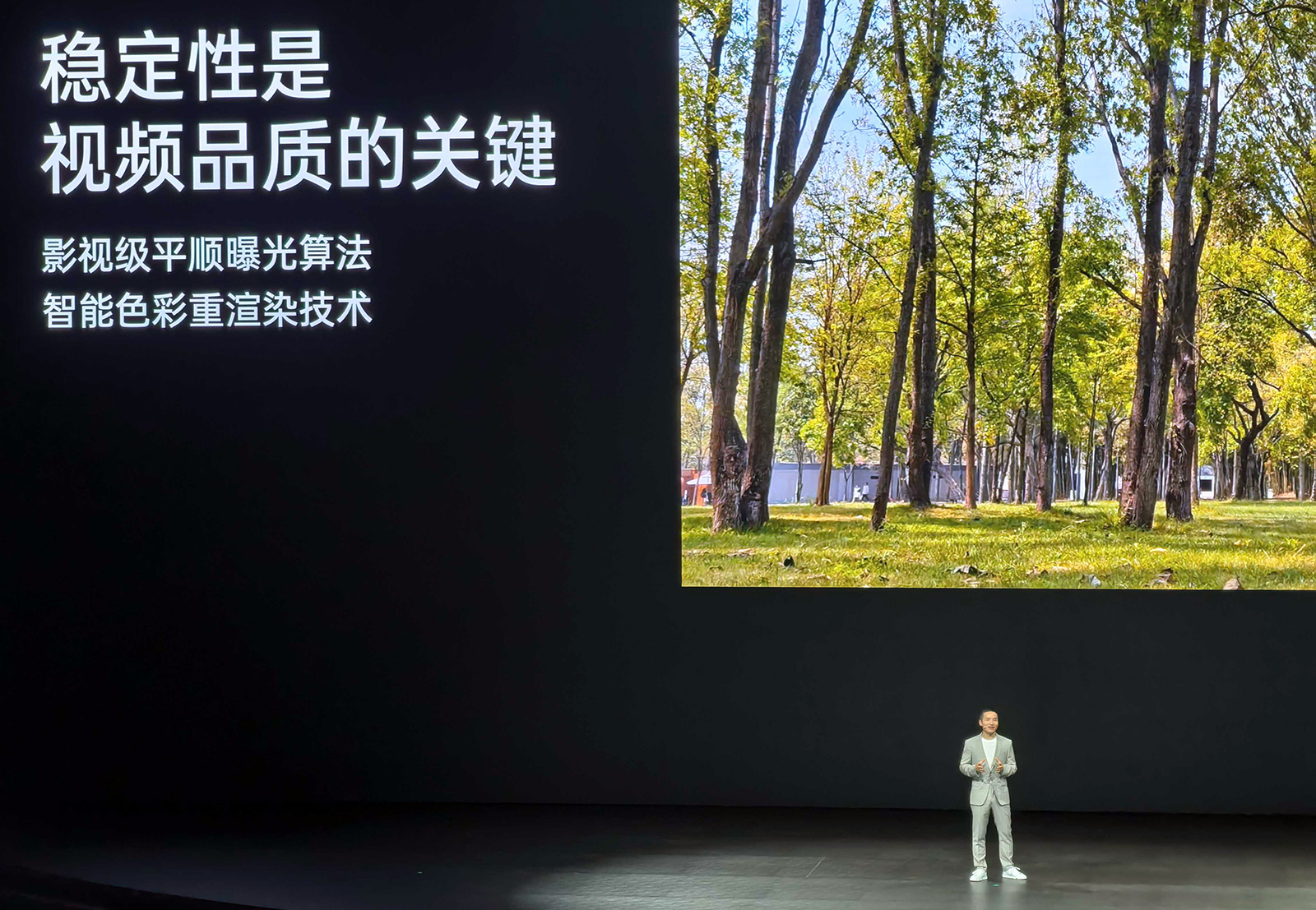 OPPO Find X8 Ultra發(fā)布：劉作虎喊話友商，超大杯哪家強(qiáng)？