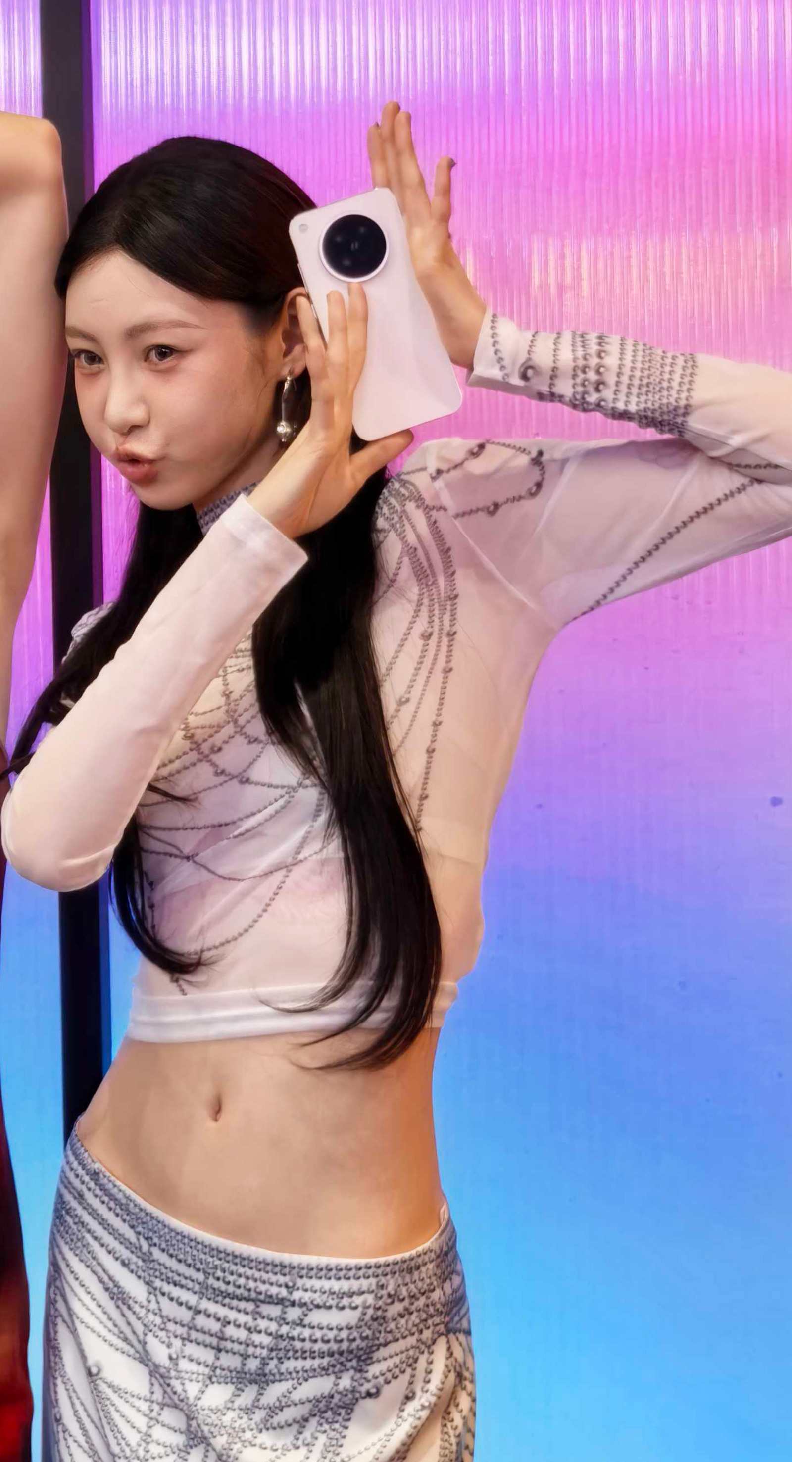 OPPO Find X8 Ultra發(fā)布：劉作虎喊話友商，超大杯哪家強(qiáng)？