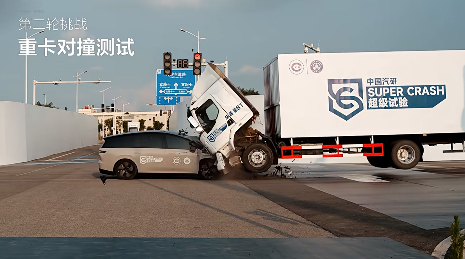 車(chē)圈罕見(jiàn)！理想i8緊急降價(jià)砍車(chē)型，真聽(tīng)勸還是怕“翻車(chē)”？