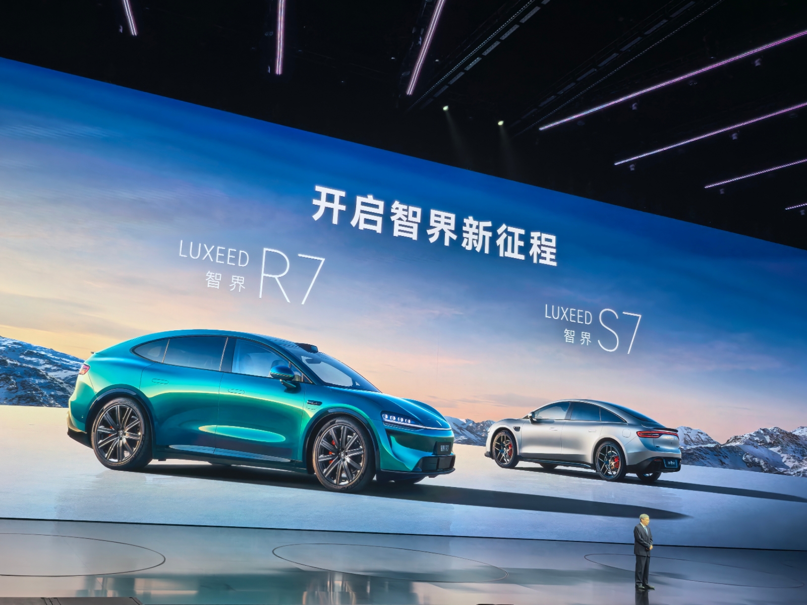 聽(tīng)華為的沒(méi)錯(cuò)！鴻蒙智行多款新車亮相，余承東稱尚界H5炸裂