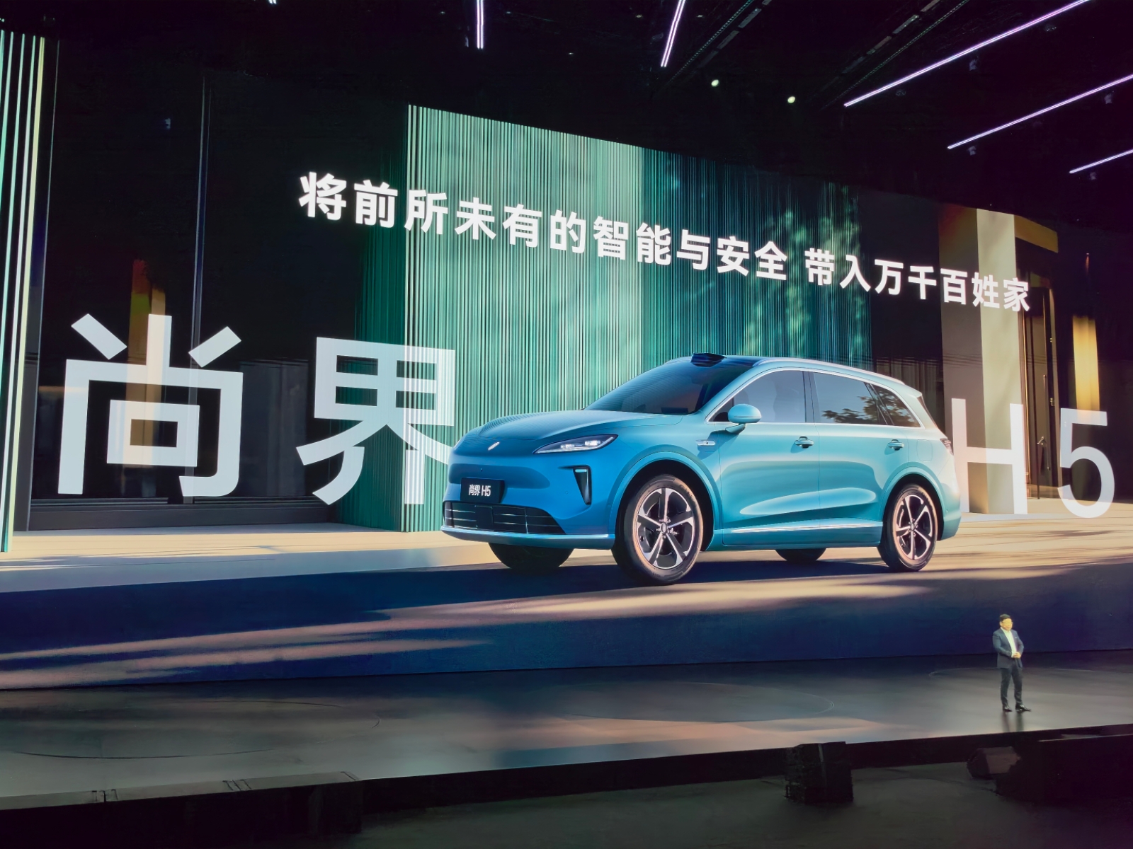 聽(tīng)華為的沒(méi)錯(cuò)！鴻蒙智行多款新車亮相，余承東稱尚界H5炸裂